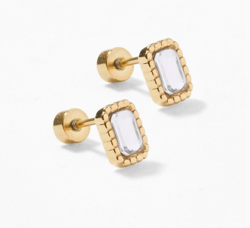 Emerald shaped stud earings in gold with white stone